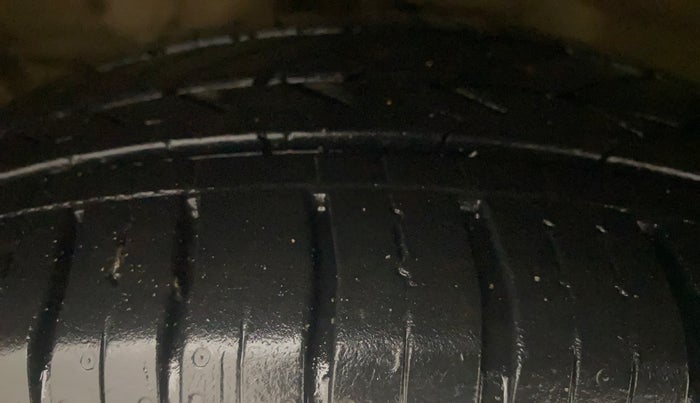 2014 Hyundai Xcent S (O) 1.2, Petrol, Manual, 46,322 km, Right Front Tyre Tread