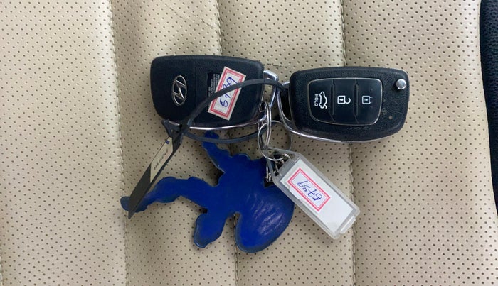 2014 Hyundai Xcent S (O) 1.2, Petrol, Manual, 46,322 km, Key Close Up