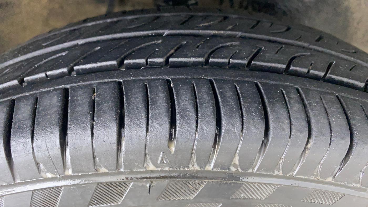 2016 Maruti Alto 800 LXI, Petrol, Manual, 69,252 km, Right Front Tyre Tread