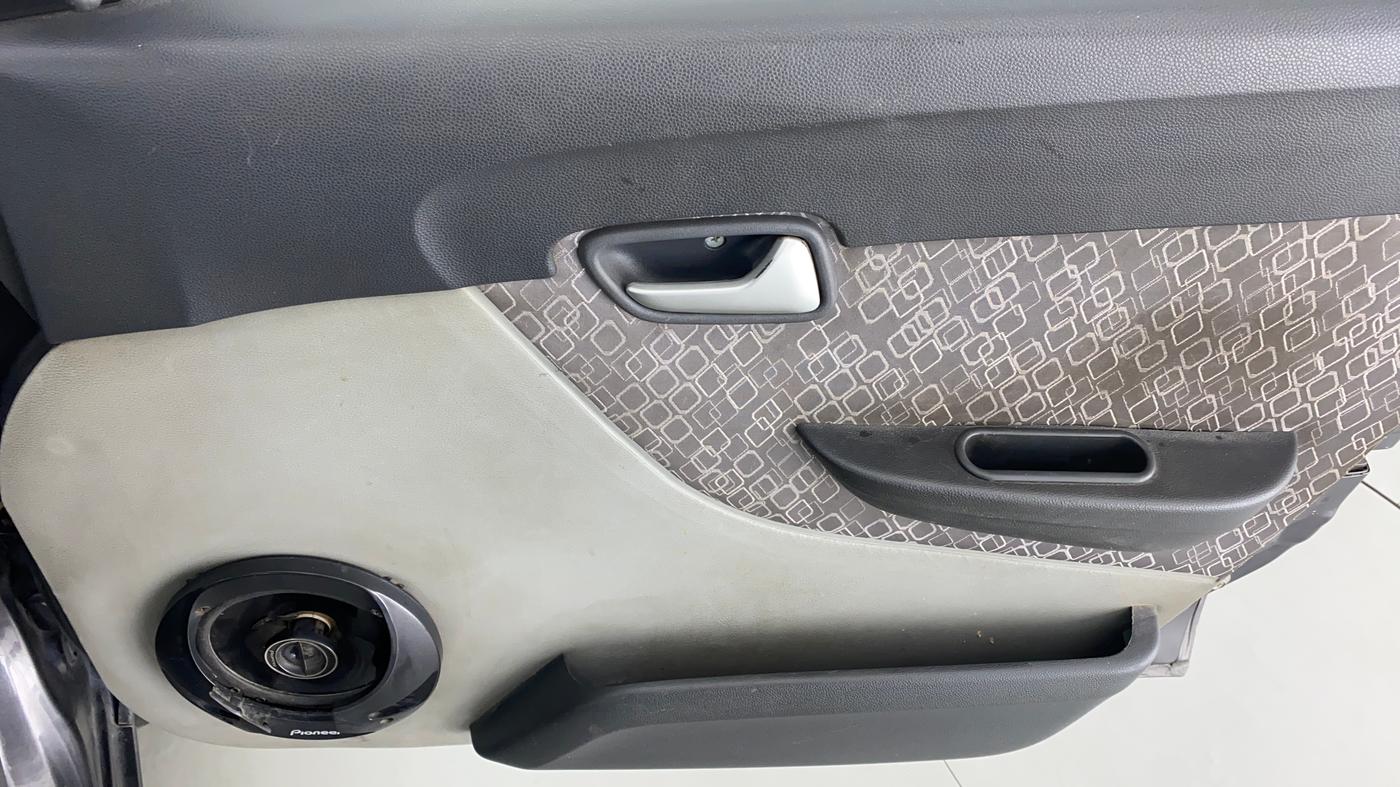 2016 Maruti Alto 800 LXI, Petrol, Manual, 69,252 km, Driver Side Door Panels Control