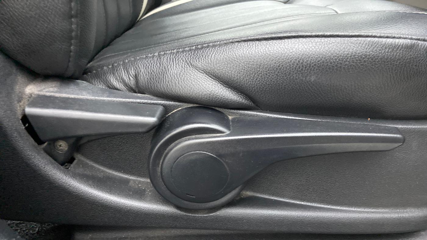 2017 Tata Tiago XZ PETROL, Petrol, Manual, 93,402 km, Driver Side Adjustment Panel