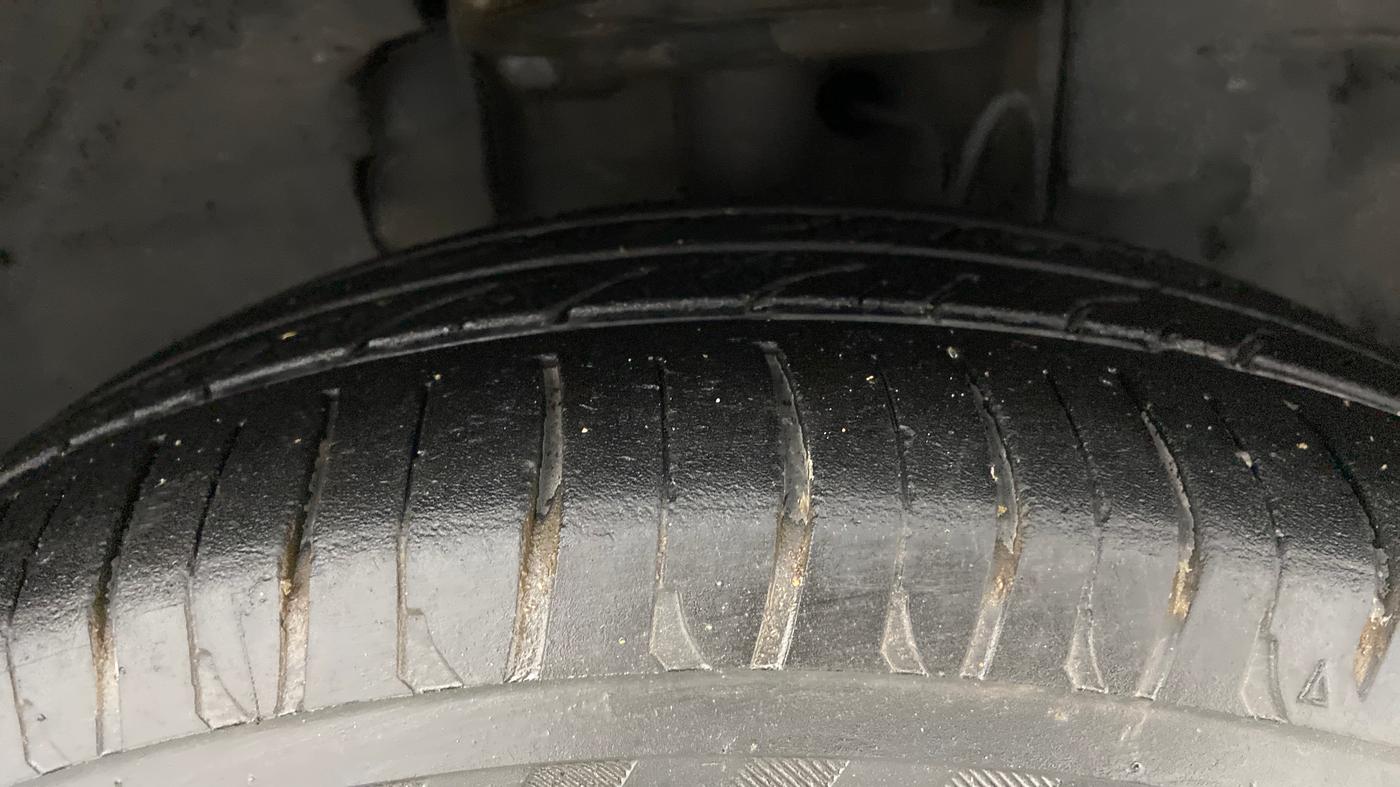 2017 Tata Tiago XZ PETROL, Petrol, Manual, 93,402 km, Right Front Tyre Tread