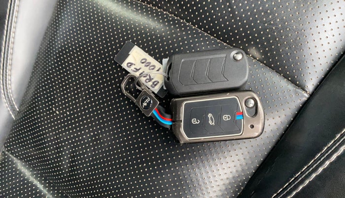 2021 Mahindra Thar LX D AT 4WD HT, Diesel, Automatic, 85,850 km, Key Close Up