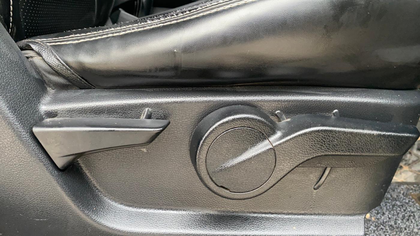 2021 Mahindra Thar LX D AT 4WD HT, Diesel, Automatic, 85,850 km, Driver Side Adjustment Panel