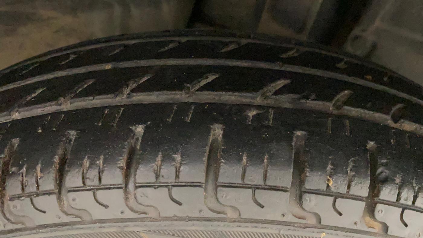 2016 Renault Kwid RXT 1.0 AMT, Petrol, Automatic, 41,089 km, Right Front Tyre Tread