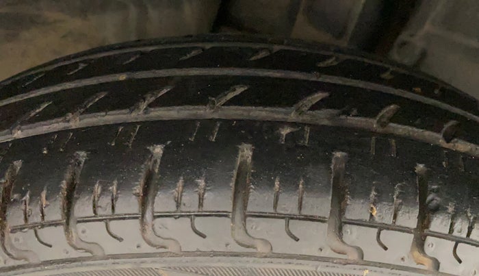 2016 Renault Kwid RXT 1.0 AMT, Petrol, Automatic, 41,089 km, Right Front Tyre Tread