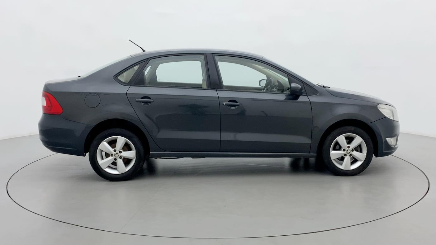 2016 Skoda Rapid 1.6 MPI MT STYLE PLUS, Petrol, Manual, 62,088 km, Right Side View