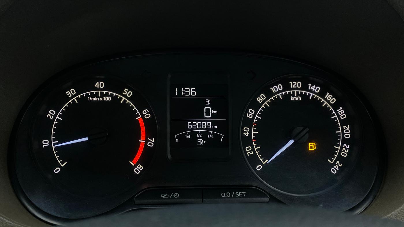 2016 Skoda Rapid 1.6 MPI MT STYLE PLUS, Petrol, Manual, 62,088 km, Odometer Image