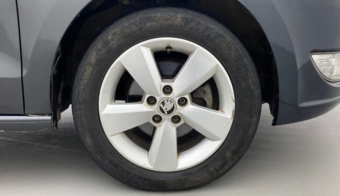 2016 Skoda Rapid 1.6 MPI MT STYLE PLUS, Petrol, Manual, 62,088 km, Right Front Wheel