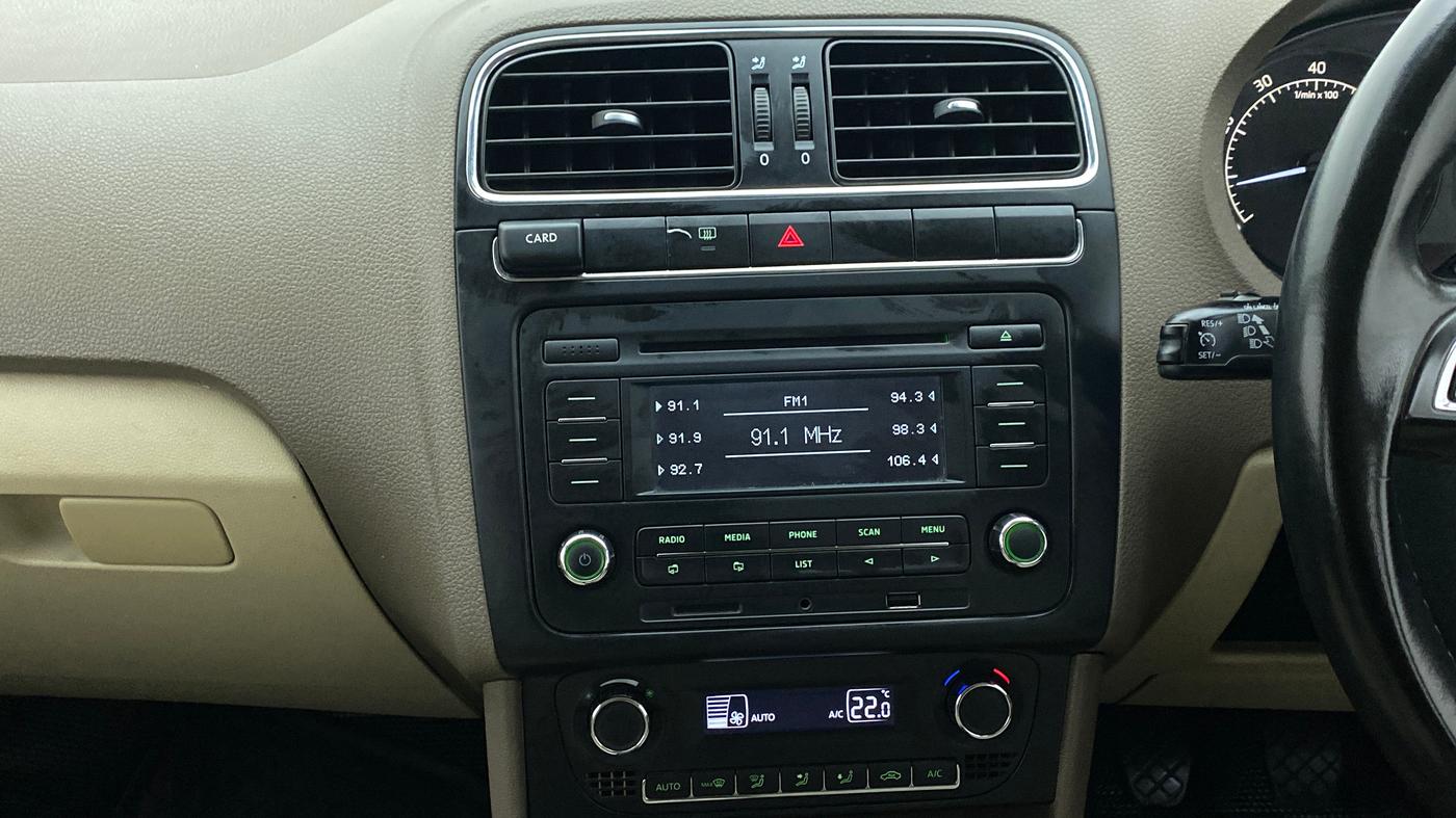 2016 Skoda Rapid 1.6 MPI MT STYLE PLUS, Petrol, Manual, 62,088 km, Air Conditioner