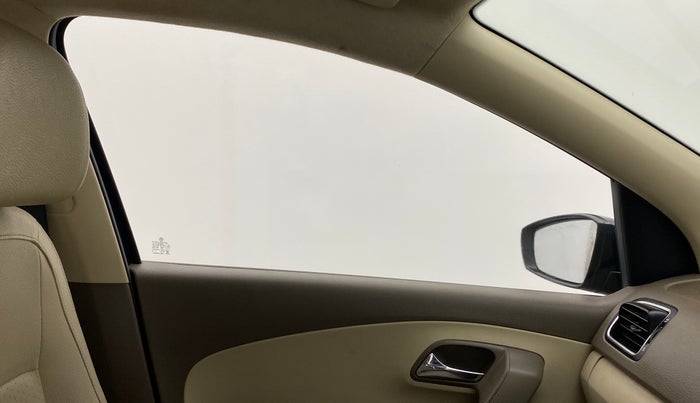 2016 Skoda Rapid 1.6 MPI MT STYLE PLUS, Petrol, Manual, 62,088 km, Left front window switch / handle - Power window makes minor noise