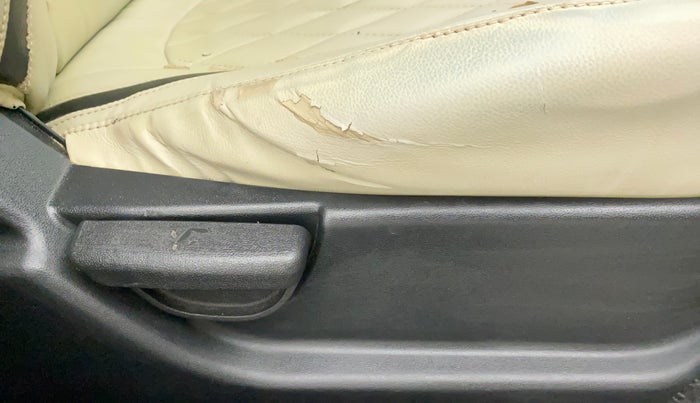 2013 Hyundai i20 SPORTZ 1.4 CRDI, Diesel, Manual, 1,20,675 km, Driver Side Adjustment Panel