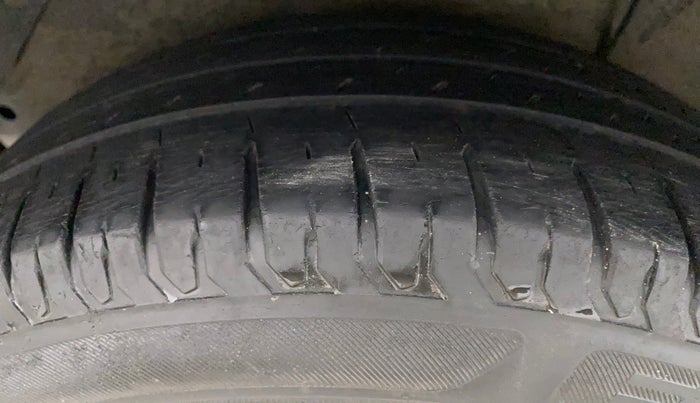 2013 Hyundai i20 SPORTZ 1.4 CRDI, Diesel, Manual, 1,20,675 km, Right Rear Tyre Tread