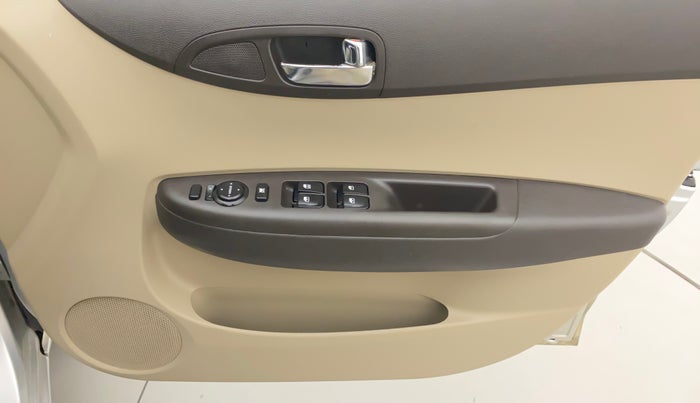 2013 Hyundai i20 SPORTZ 1.4 CRDI, Diesel, Manual, 1,20,675 km, Driver Side Door Panels Control