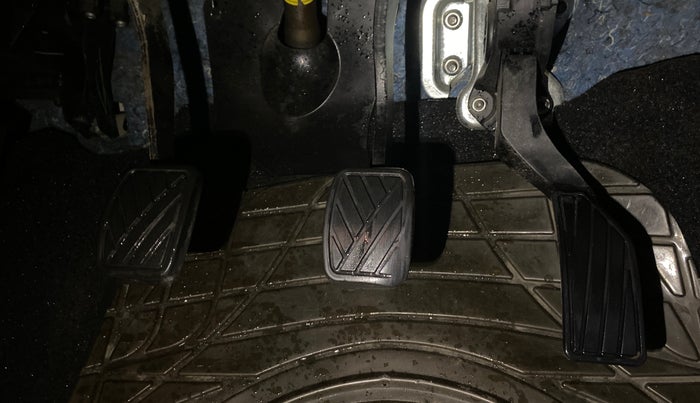 2014 Maruti Swift VXI, Petrol, Manual, 55,241 km, Pedals