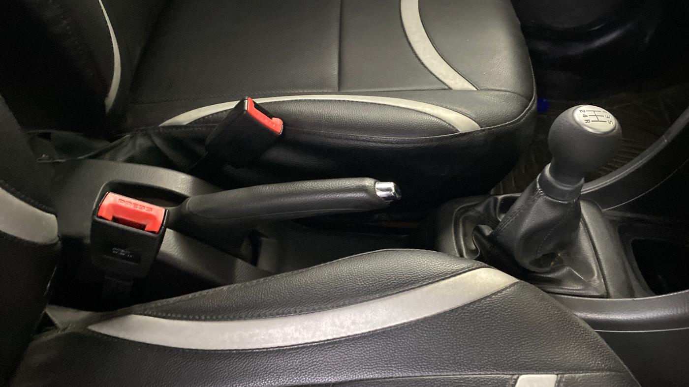 2014 Maruti Swift VXI, Petrol, Manual, 12,345 km, Gear Lever