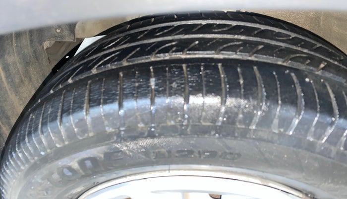 2018 Mahindra KUV 100 NXT K2 P 6 STR, Petrol, Manual, 26,324 km, Left Front Tyre Tread