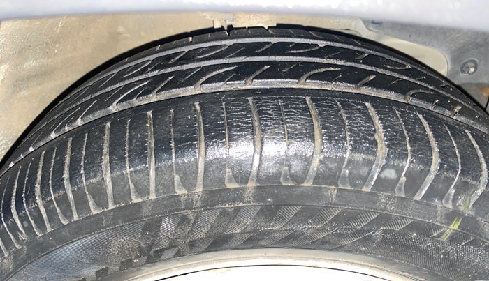 2018 Mahindra KUV 100 NXT K2 P 6 STR, Petrol, Manual, 26,324 km, Right Front Tyre Tread