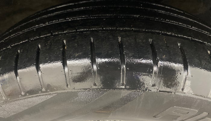 2020 Maruti Swift ZXI, Petrol, Manual, 66,031 km, Right Front Tyre Tread