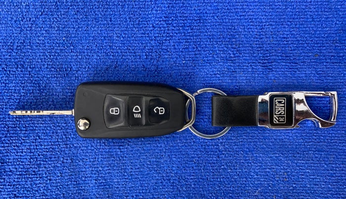 2018 Tata TIGOR XZ PETROL, CNG, Manual, 42,817 km, Key Close Up
