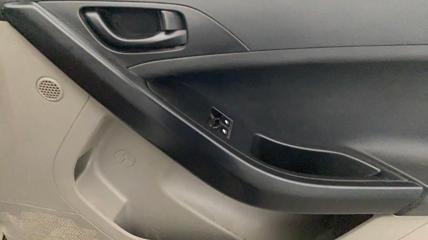2018 Tata NEXON XE PETROL, Petrol, Manual, 1,13,590 km, Driver Side Door Panels Control