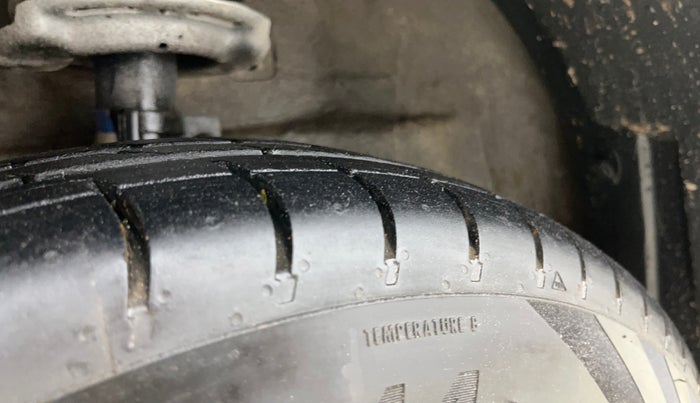 2017 Maruti Swift LXI (O), Petrol, Manual, 64,841 km, Left Front Tyre Tread