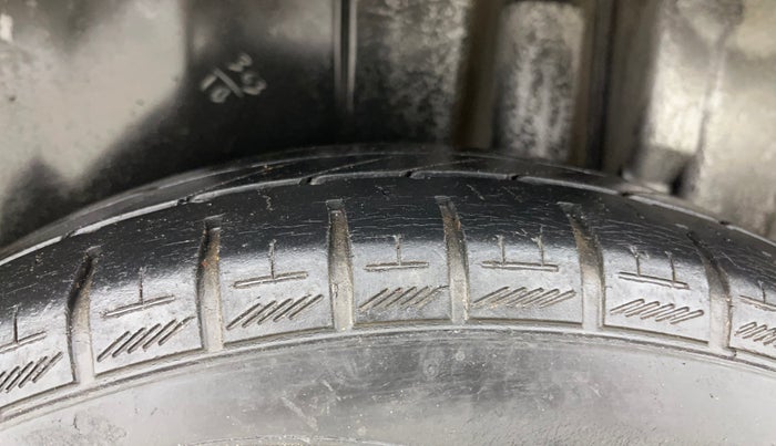 2017 Maruti Swift LXI (O), Petrol, Manual, 64,841 km, Left Rear Tyre Tread