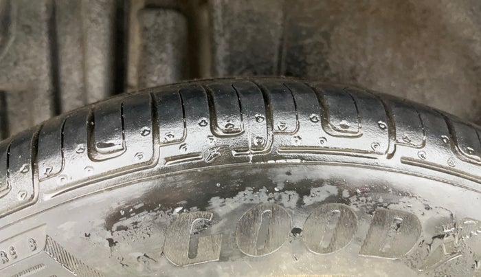 2017 Maruti Swift LXI (O), Petrol, Manual, 64,841 km, Right Rear Tyre Tread