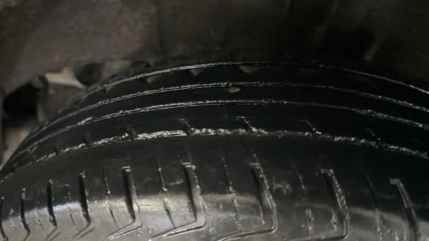 2019 Renault Kwid RXT 1.0 AMT (O), Petrol, Automatic, 62,978 km, Left Rear Tyre Tread