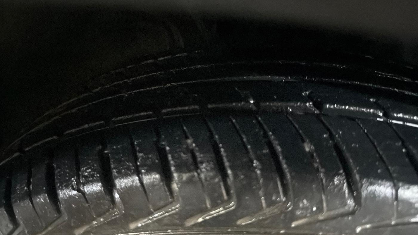 2019 Renault Kwid RXT 1.0 AMT (O), Petrol, Automatic, 62,978 km, Right Front Tyre Tread