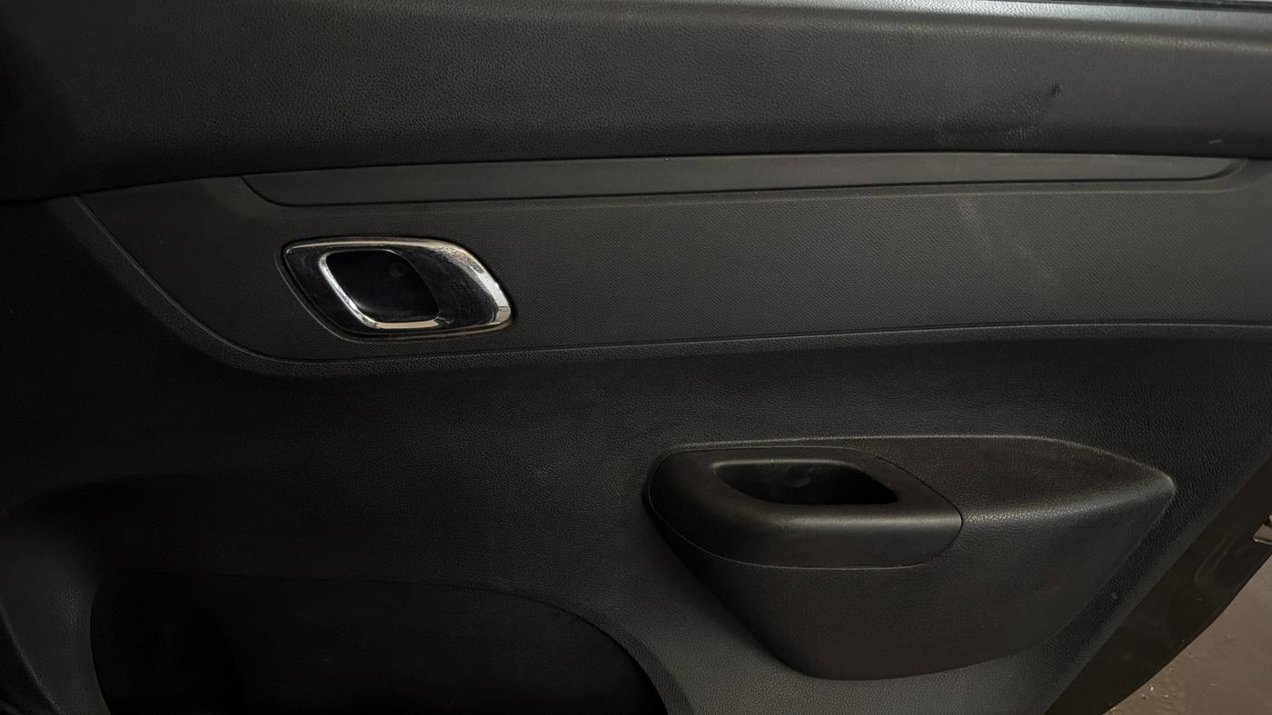 2019 Renault Kwid RXT 1.0 AMT (O), Petrol, Automatic, 62,978 km, Driver Side Door Panels Control