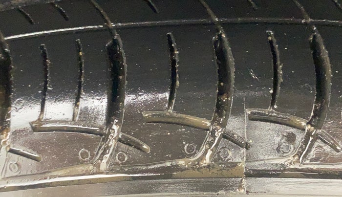 2013 Hyundai i20 MAGNA 1.2, Petrol, Manual, 94,273 km, Left Front Tyre Tread