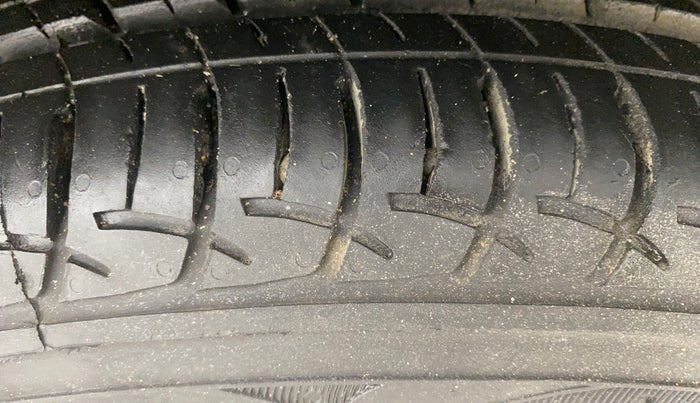 2013 Hyundai i20 MAGNA 1.2, Petrol, Manual, 94,273 km, Right Front Tyre Tread