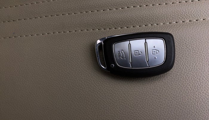 2017 Hyundai Elite i20 ASTA 1.2 (O), Petrol, Manual, 93,097 km, Key Close Up