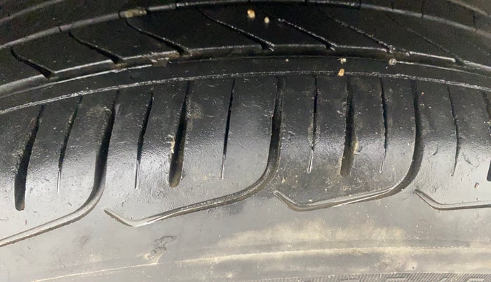 2017 Hyundai Elite i20 ASTA 1.2 (O), Petrol, Manual, 93,097 km, Right Front Tyre Tread