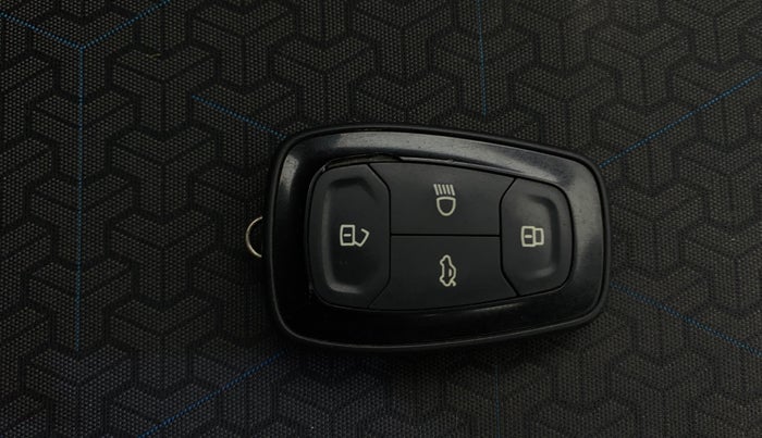 2023 Tata PUNCH CREATIVE  MT, Petrol, Manual, 18,719 km, Key Close Up