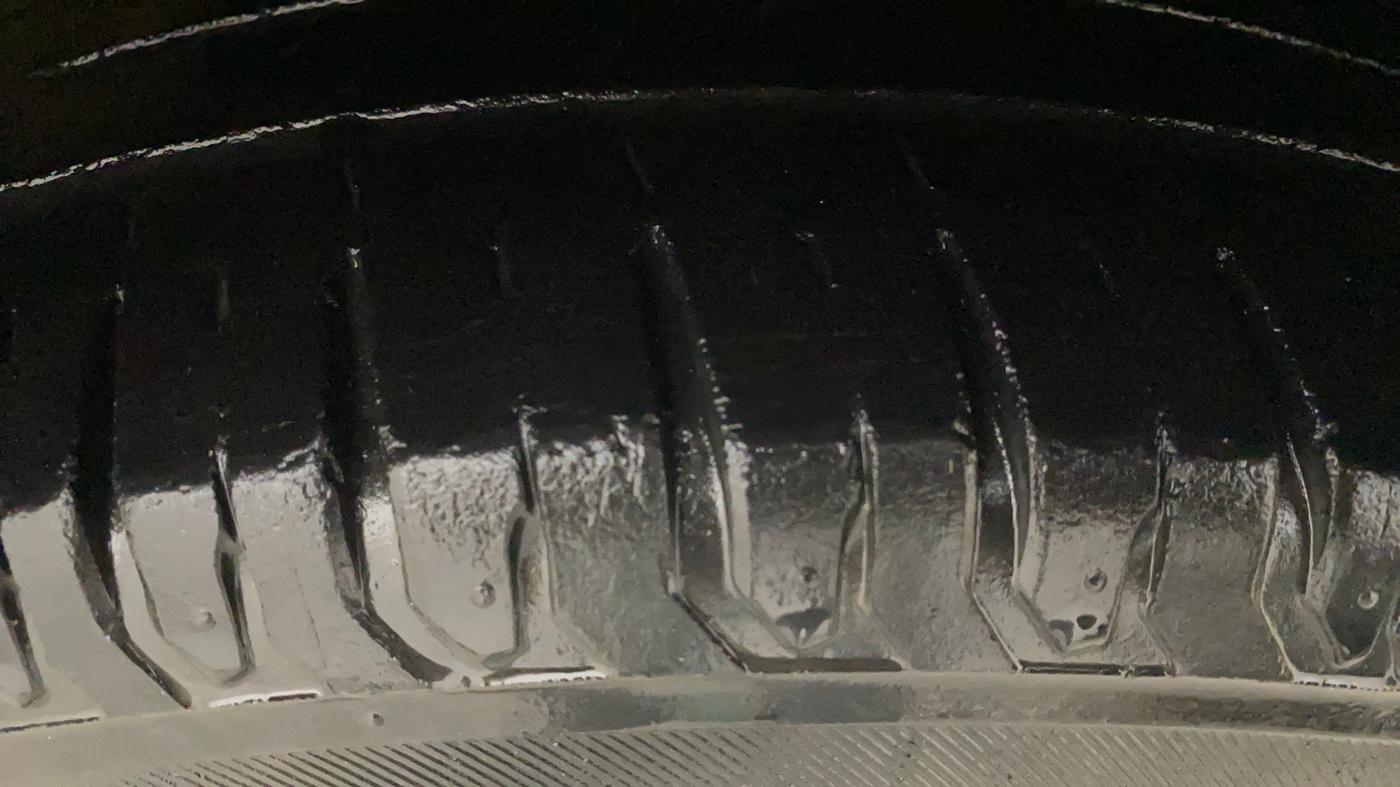 2020 Maruti Dzire ZXI Plus AMT, Petrol, Automatic, 67,414 km, Right Front Tyre Tread