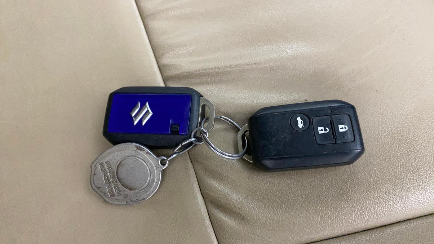2020 Maruti Dzire ZXI Plus AMT, Petrol, Automatic, 67,414 km, Key Close Up