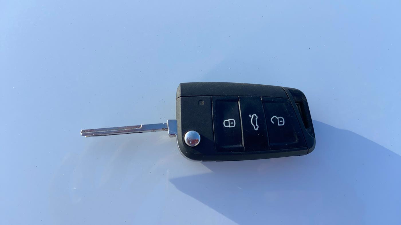 2022 Volkswagen VIRTUS TOPLINE TSI 1.0 AT, Petrol, Automatic, 50,044 km, Key Close Up