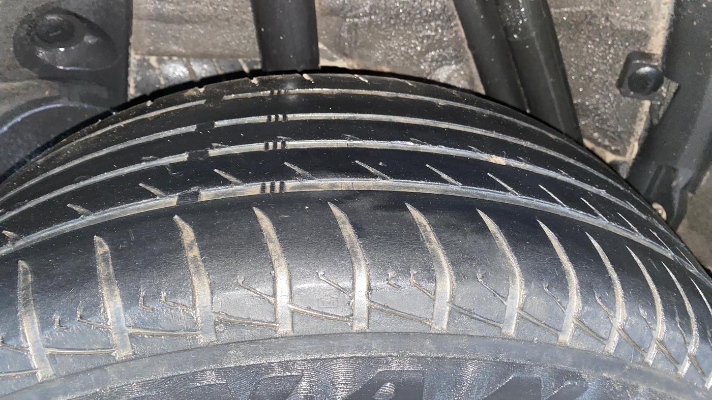 2015 Renault Duster 85 PS RXL DIESEL, Diesel, Manual, 80,782 km, Right Rear Tyre Tread