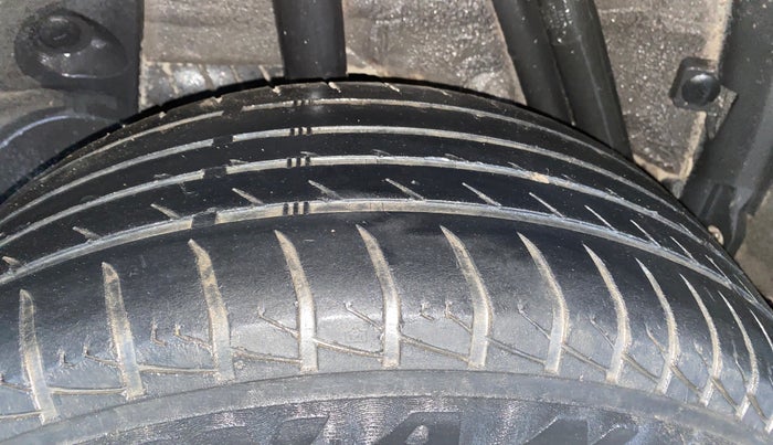 2015 Renault Duster 85 PS RXL DIESEL, Diesel, Manual, 80,782 km, Right Rear Tyre Tread