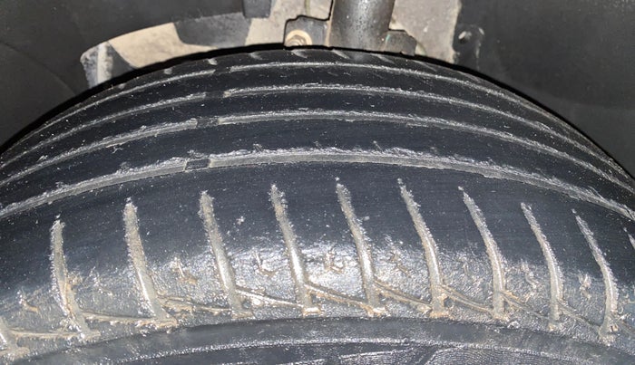 2015 Renault Duster 85 PS RXL DIESEL, Diesel, Manual, 80,782 km, Left Front Tyre Tread