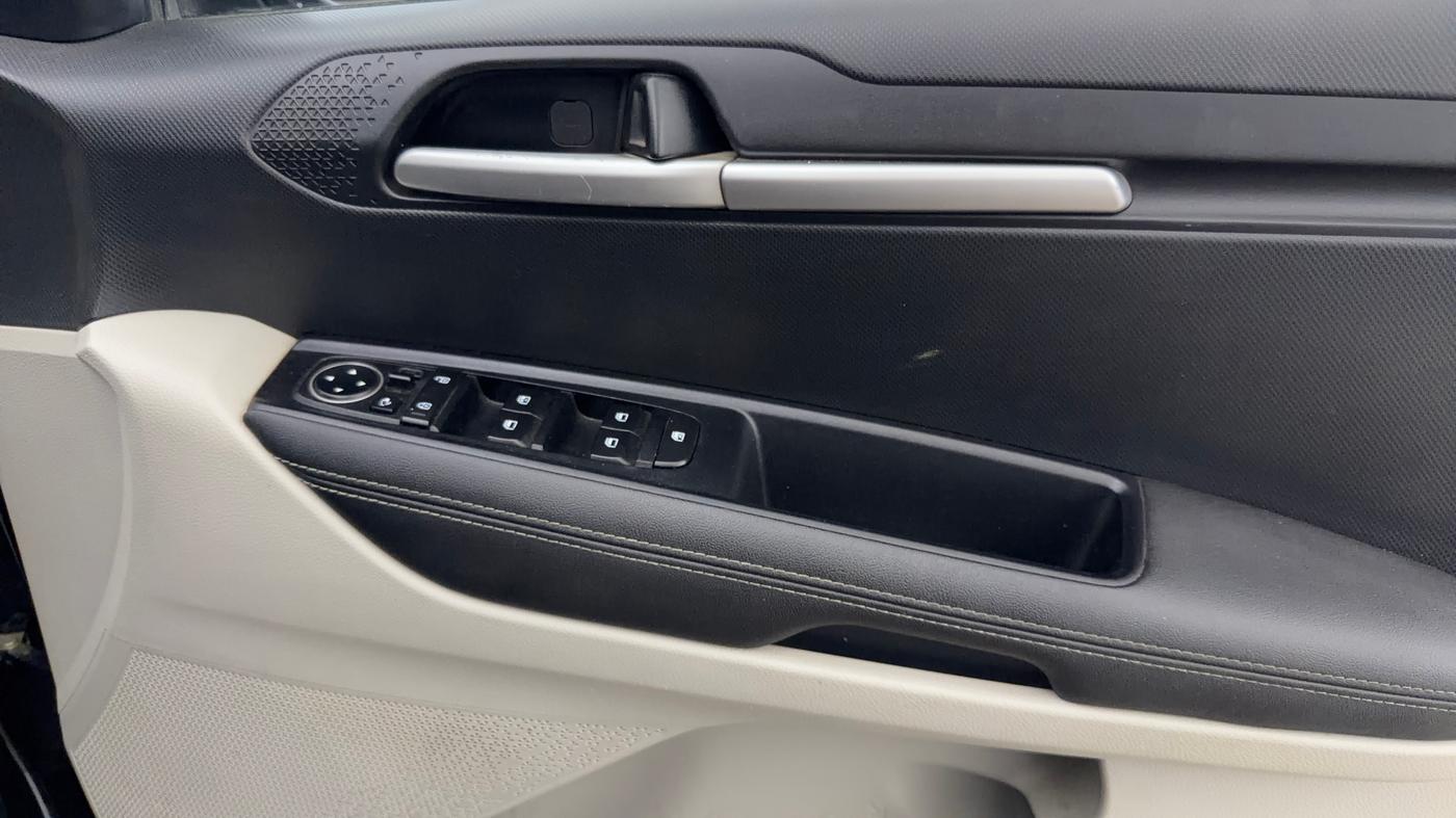 2022 KIA SONET HTX 1.0 IMT, Petrol, Manual, 22,922 km, Driver Side Door Panels Control