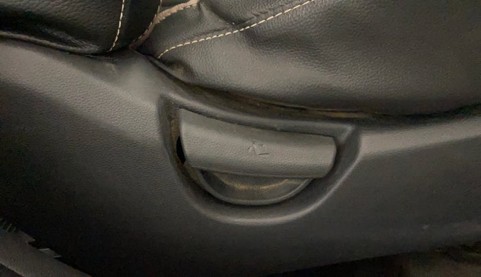 2017 Hyundai Xcent E+, Petrol, Manual, 62,475 km, Driver Side Adjustment Panel