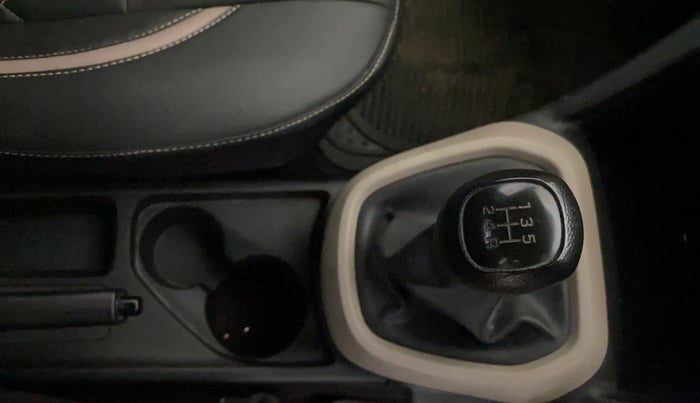 2017 Hyundai Xcent E+, Petrol, Manual, 62,475 km, Gear Lever