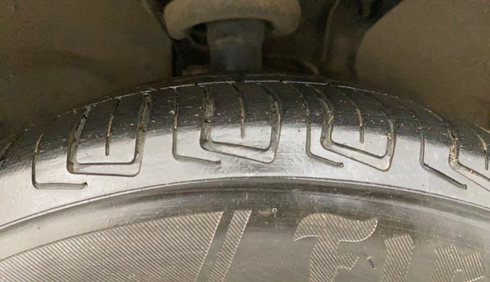 2014 Ford Figo TITANIUM 1.2 PETROL, Petrol, Manual, 61,553 km, Right Front Tyre Tread