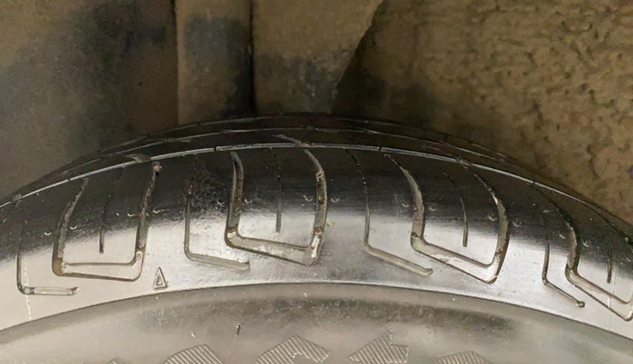 2014 Ford Figo TITANIUM 1.2 PETROL, Petrol, Manual, 61,553 km, Right Rear Tyre Tread