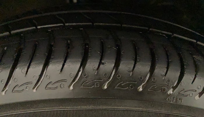 2016 Maruti Baleno DELTA CVT PETROL 1.2, Petrol, Automatic, 66,531 km, Left Rear Tyre Tread