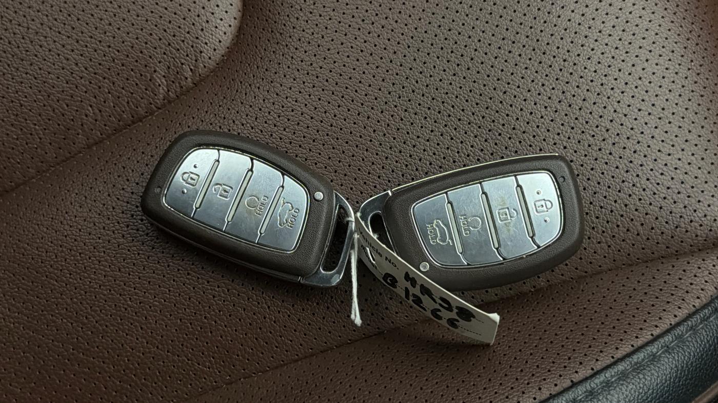 2021 Hyundai ALCAZAR 2.0 SIGNATURE (O) AT 6STR, Petrol, Automatic, 81,228 km, Key Close Up