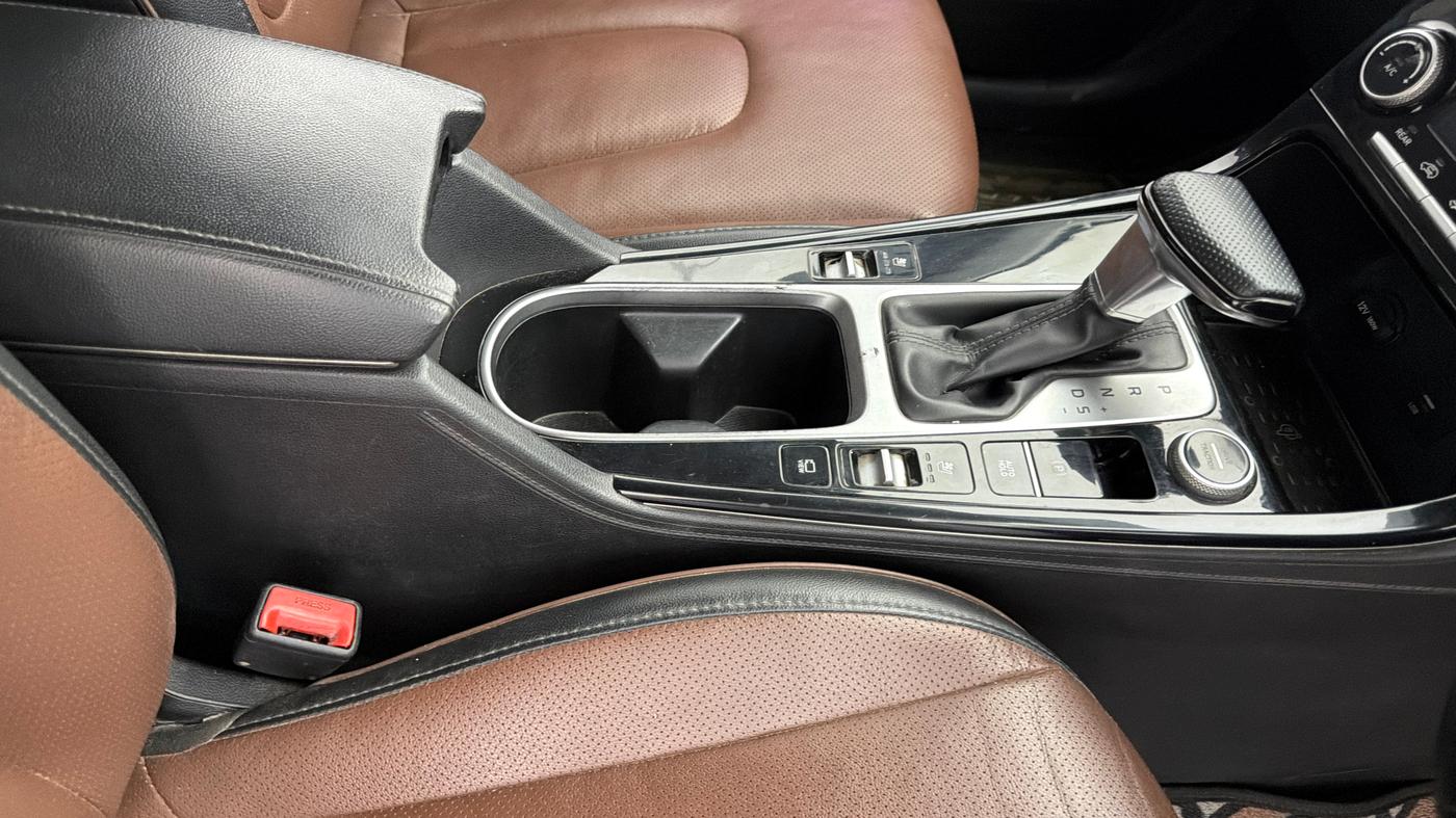 2021 Hyundai ALCAZAR 2.0 SIGNATURE (O) AT 6STR, Petrol, Automatic, 81,228 km, Gear Lever